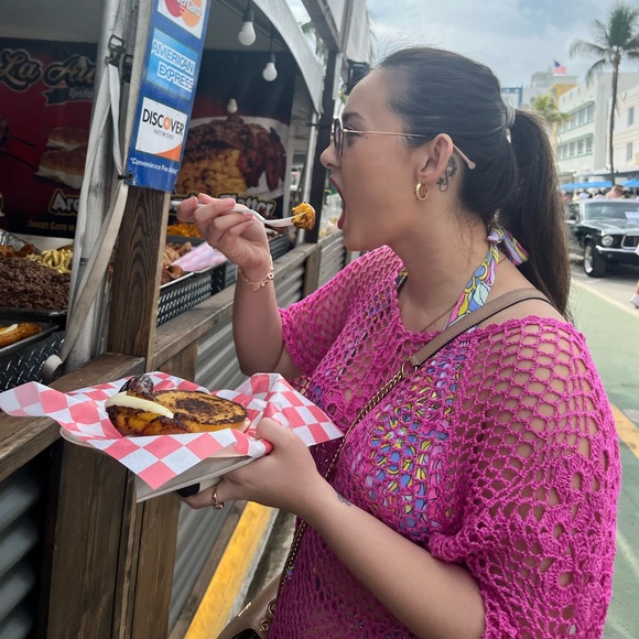 Meet your Posher, Courtney - Picture 2 of 2